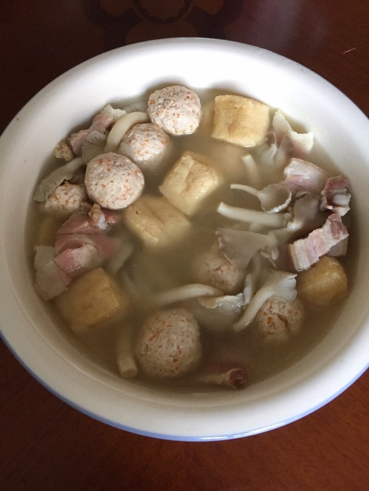 肉丸菌菇汤好鲜美哟的做法