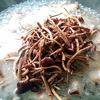 腊五花肉焖茶树菇的做法图解4