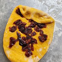 #感恩节烹饪挑战赛#全麦南瓜蔓越莓卷的做法图解5