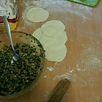 手工韭菜肉馅饺子的做法图解3