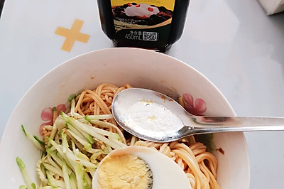 捞汁凉面