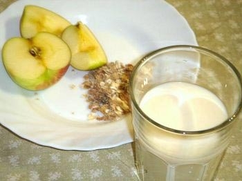 夏日营养饮品：苹果豆浆