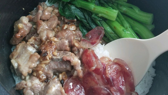 电饭锅版腊肠排骨青菜饭