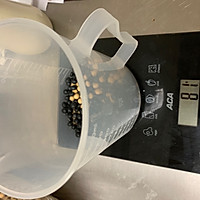 快捷早餐-浓香黑豆豆浆的做法图解1