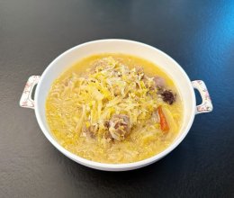 大骨头炖酸菜的做法