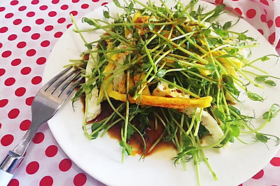 风味蛋皮豆苗沙拉