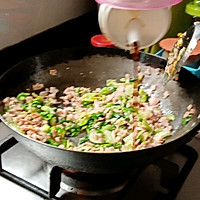 葱花蛋烟肉生菜粒炒饭的做法图解9