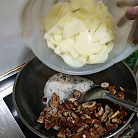 干煸肥肠土豆片的做法图解7
