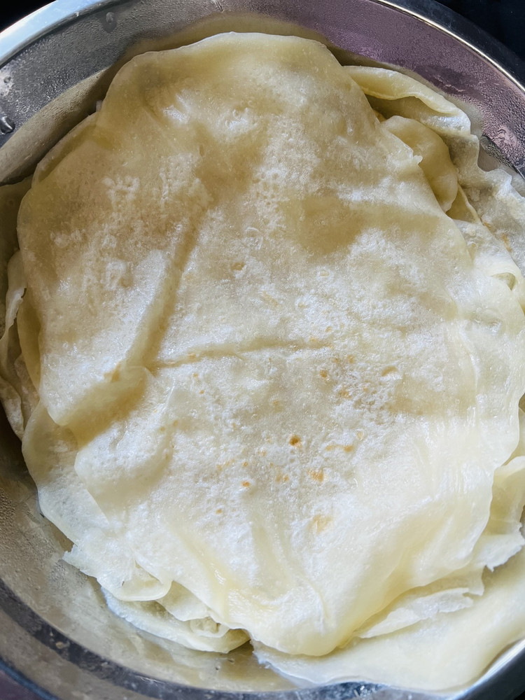 烙薄饼（春饼）的做法