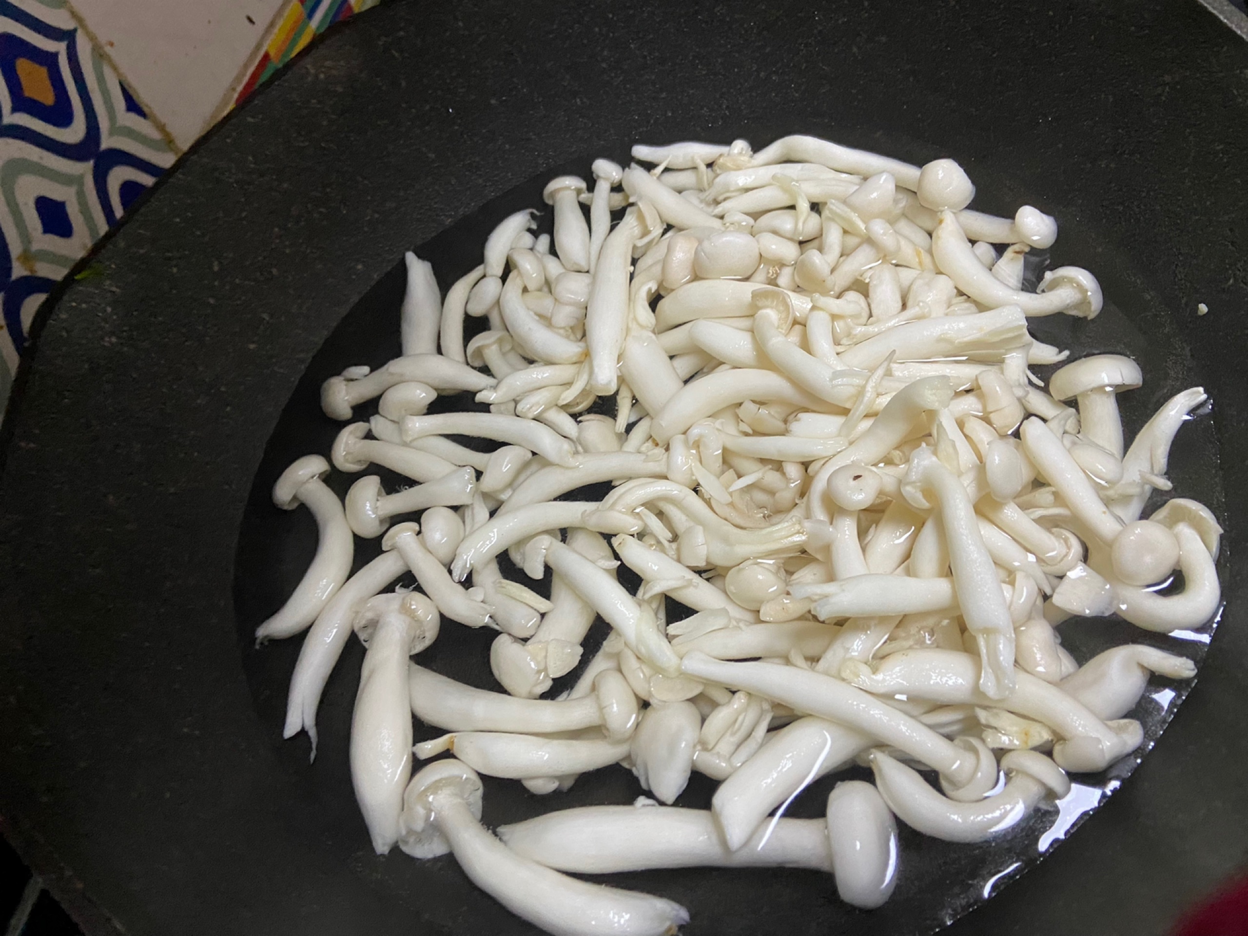 家常芦笋炒菇怎么做_家常芦笋炒菇的做法_豆果美食