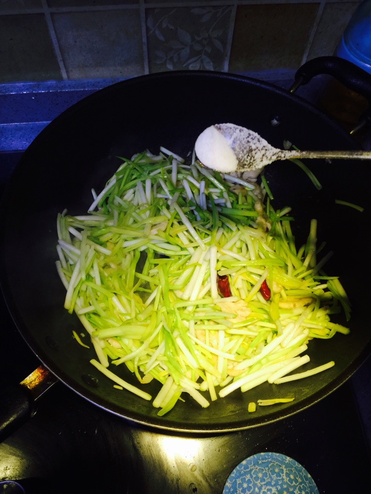 【佳佳姐私房菜】蒜黄炒鸡肉的做法图解7