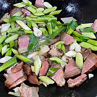 四川腊肉炒什么最好吃？？？腊肉炒蒜苗的做法图解3