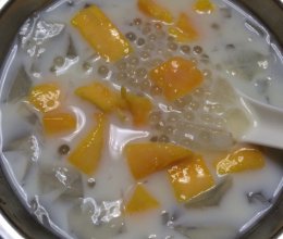 九毛膏芒果椰汁西米露的做法