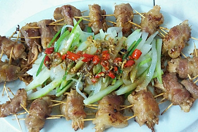 五花肉包金针菇配冬瓜