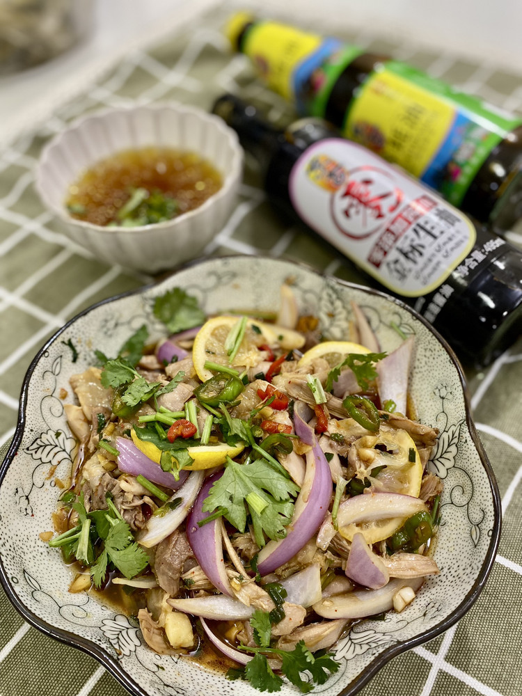 柠香凉拌鸡腿肉的做法