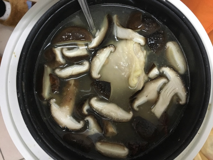 简易电饭锅鸡腿汤的做法
