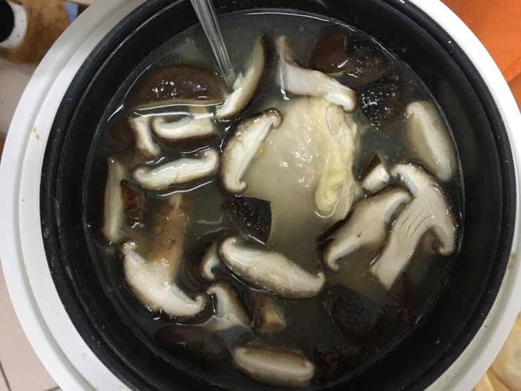 简易电饭锅鸡腿汤