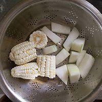 玉米冬瓜排骨汤的做法图解1