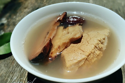 土茯苓鸡蛋花瘦肉汤—清热祛湿