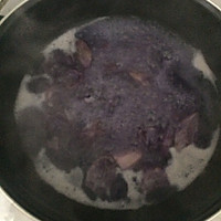 夏天必备的薯粉圆糖水的做法图解1