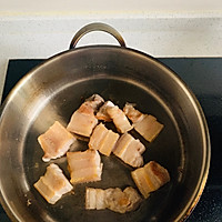 白萝卜炖五花肉的做法图解2