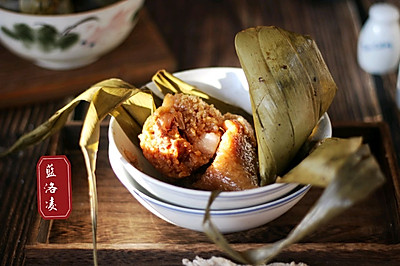 咸蛋黄香菇海鲜肉粽