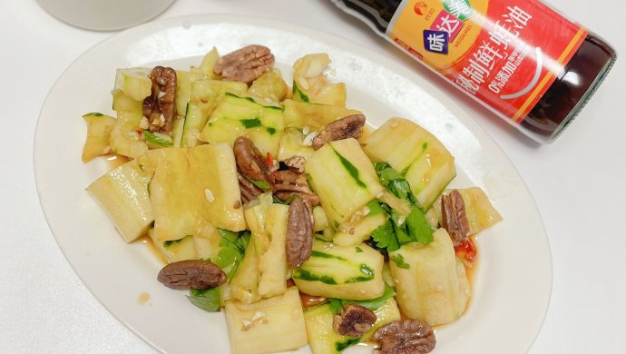 碧根果拌黄瓜