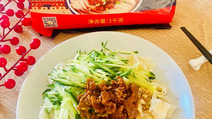 巨好吃的牛肉炸酱刀削面