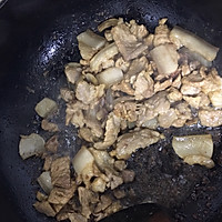 蒜苗炒肉的做法图解2