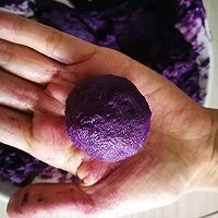 #做道懒人菜，轻松享假期#芒果紫薯球的做法图解3