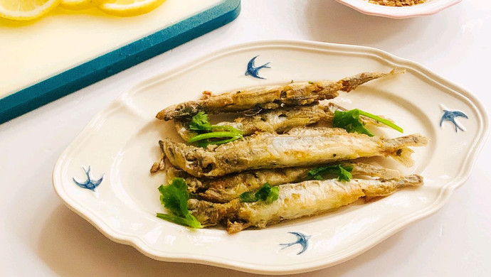不粘皮的香煎多春鱼