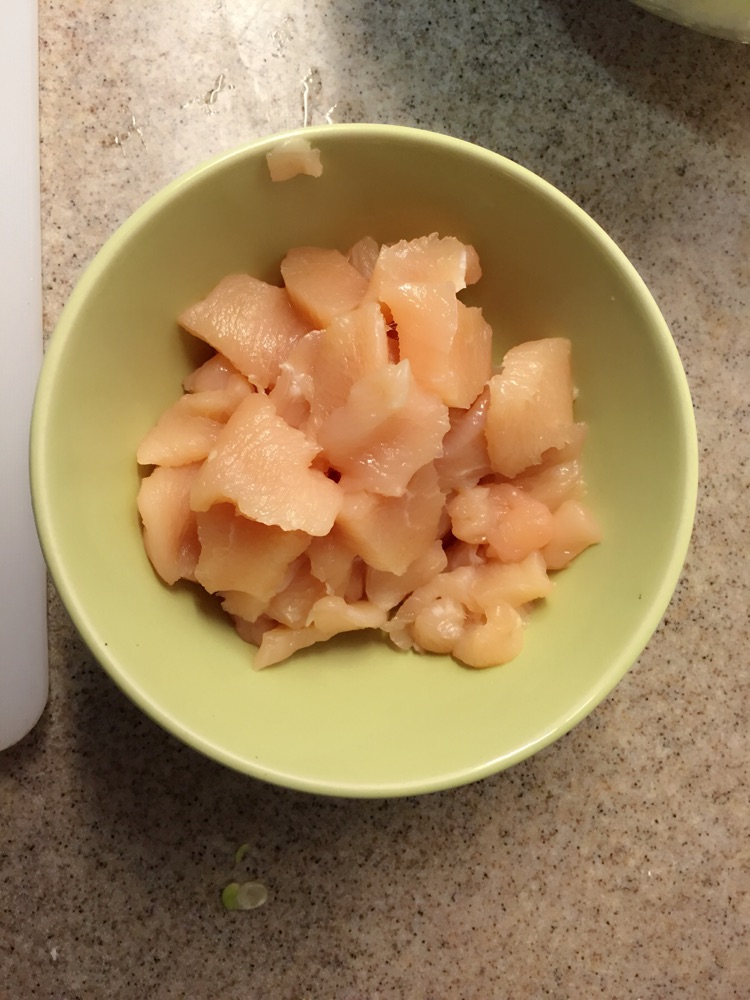 土豆辣子炒鸡肉的做法图解2
