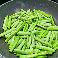 #黄河路美食#干煸橄榄菜四季豆的做法图解3