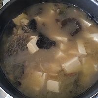 美国香菇木耳鲫鱼豆腐汤的做法图解4