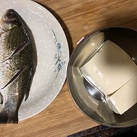 鲫鱼豆腐汤的做法图解1