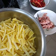 米椒肉丝炒土豆条