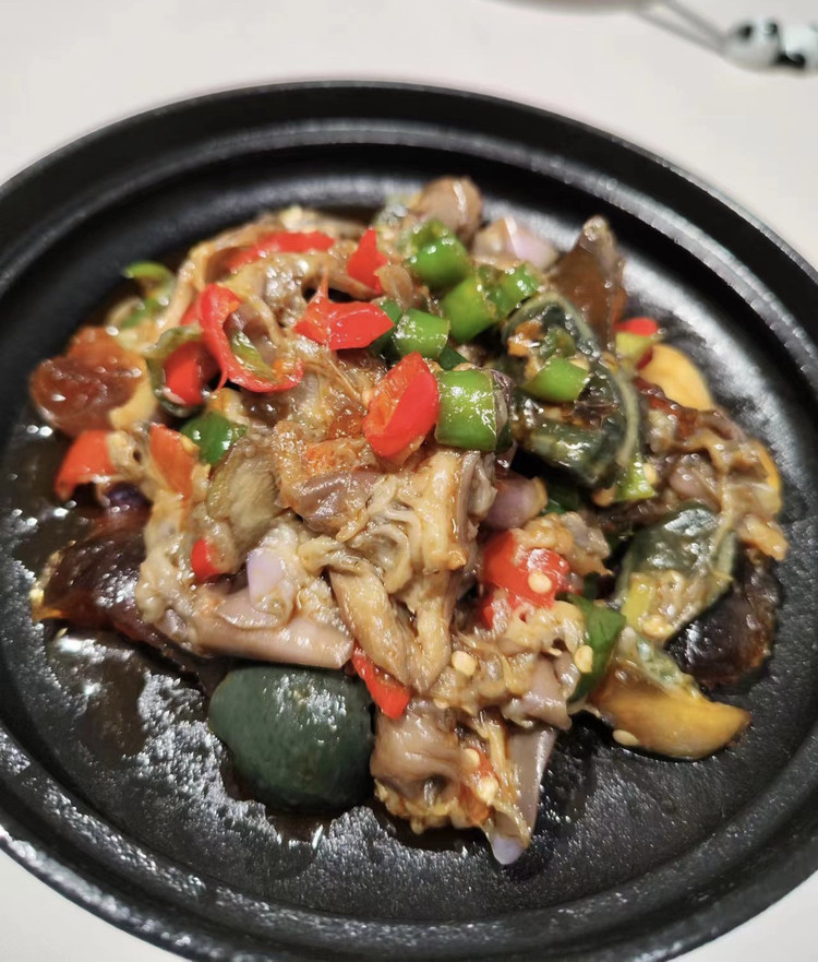 轻食湘菜之擂茄子辣椒皮蛋的做法