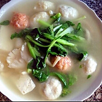 丸子豆腐蘑菇青菜汤的做法图解1