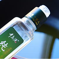 天津特色菜黑蒜子牛肉粒的做法图解3