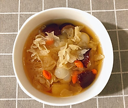 银耳桂圆枸杞红枣苹果羹的做法