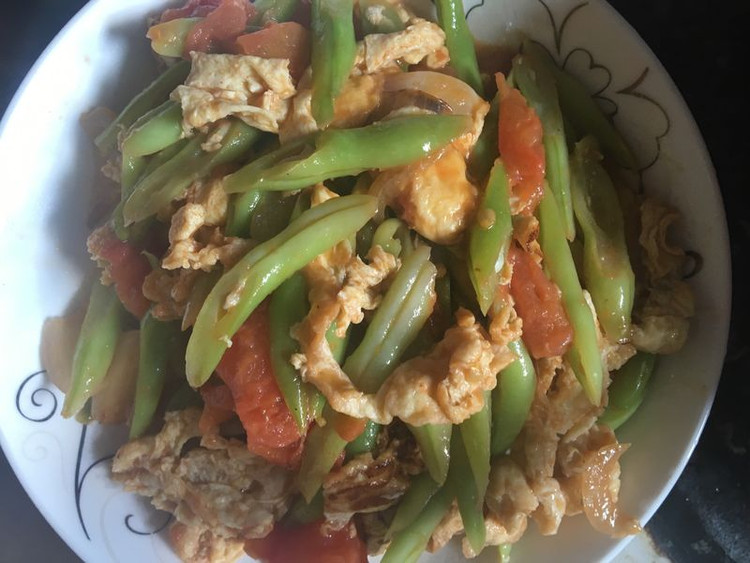 双黄蛋的番茄鸡蛋豆角的做法