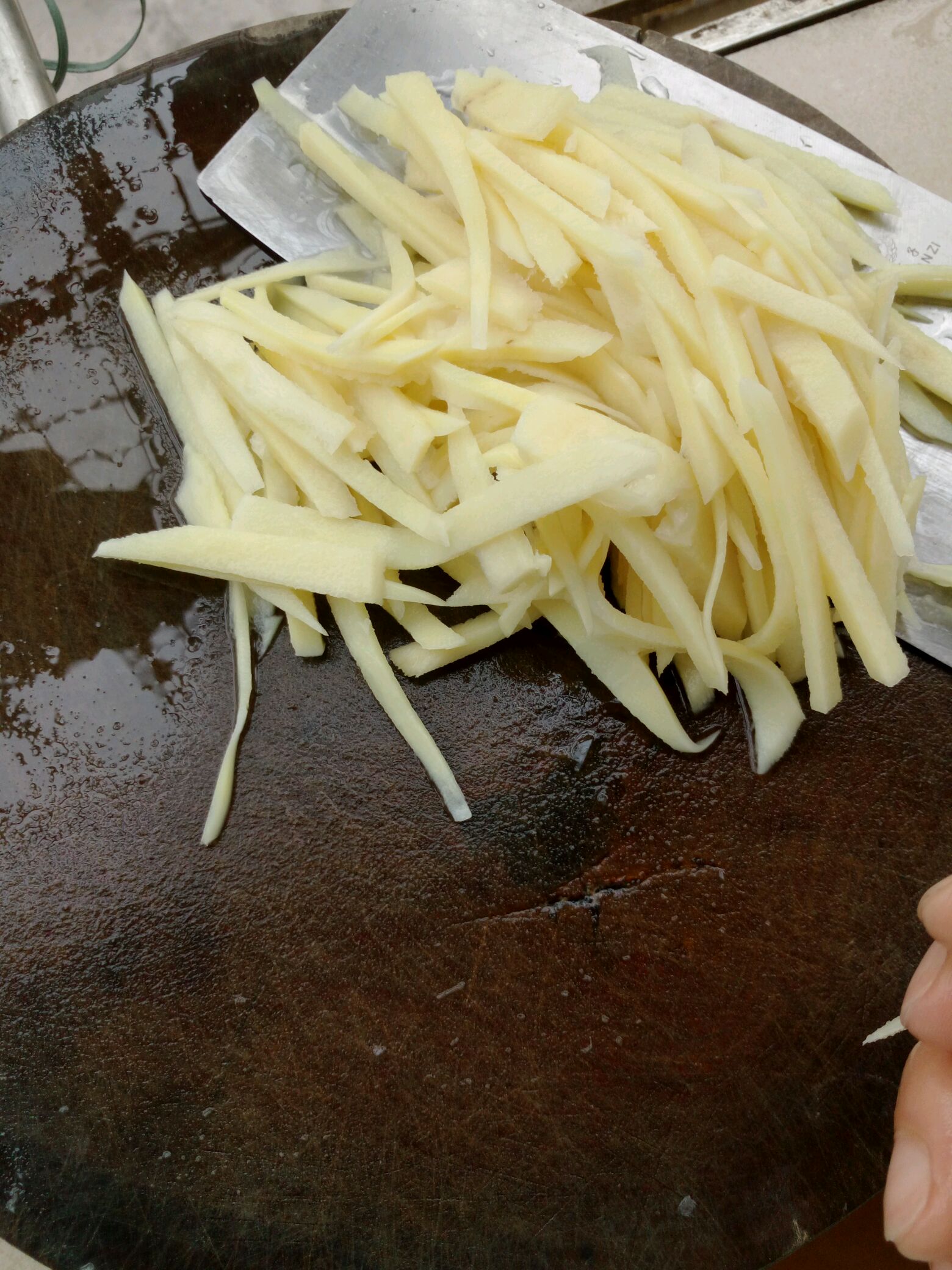 竹笋肉丝的做法_【图解】竹笋肉丝怎么做如何做好吃_竹笋肉丝家常做法大全_异想天开的孩子_豆果美食
