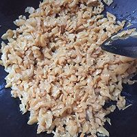 炒鸡下饭！萝卜干炒熏肉的做法图解3