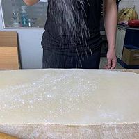 全家营养香菇鸡蛋手擀面的做法图解5
