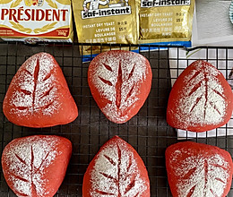 #自由创意面包#蔓越莓红丝绒奶酥软欧包的做法