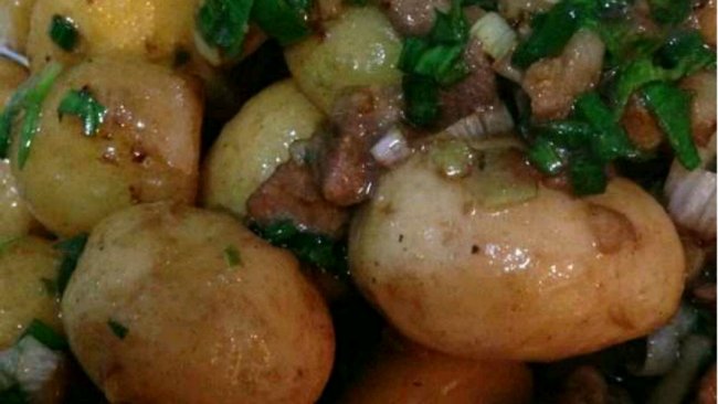 小土豆焖肉的做法