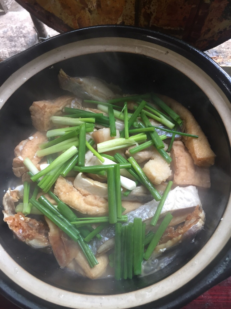 咸鱼五花肉煲的做法