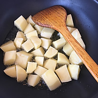 私房一绝———土豆烧排骨的做法图解2