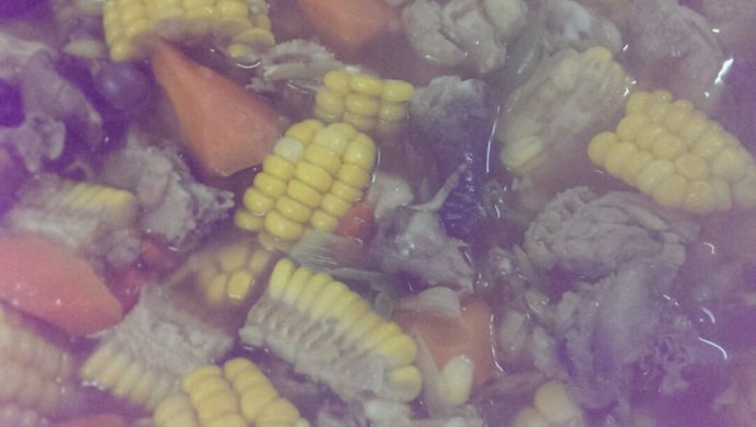 胡萝卜玉米炖鸡汤