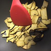 炒牛肝菌的做法图解4
